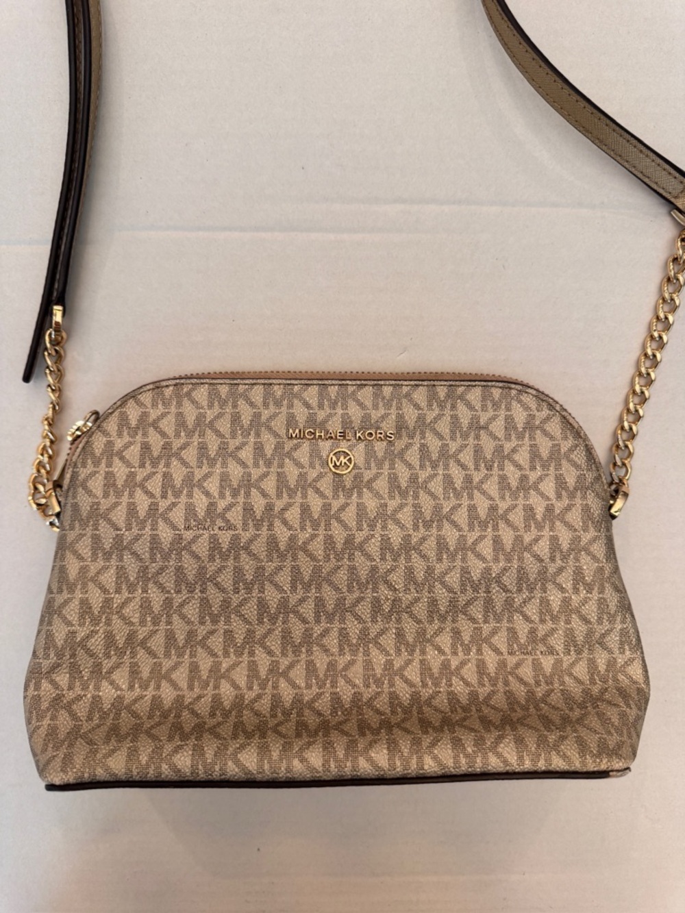 Michael Kors Jet Set Travel Medium Dome Crossbody Gold Chain Purse Bag Zip